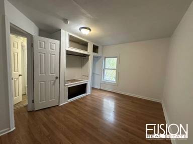 Main picture of 340 Manhattan Dr