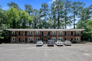 Main picture of 210 Colonial Dr