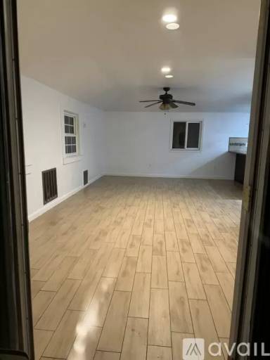 Main picture of 3330 Douglas St