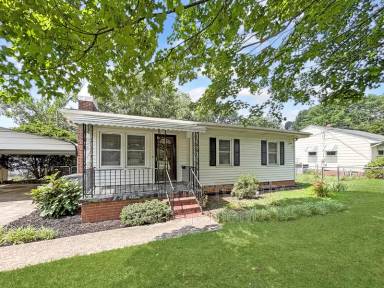 Main picture of 22 Brownwood Dr