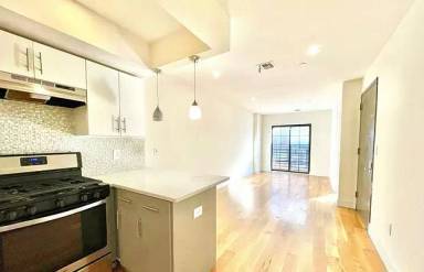 Main picture of 25 Fayette St