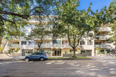 Main picture of 319 S Clark Dr