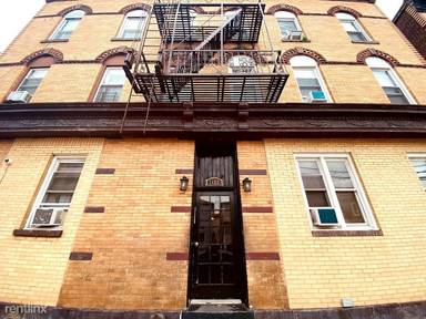 Main picture of 17 E 10th St