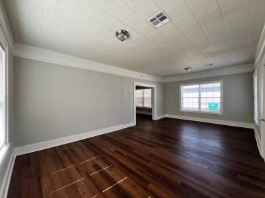 Main picture of 710 S Mounds St