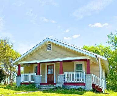 Main picture of 770 Poplar St NE