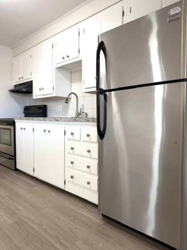 Main picture of 1690 Broad St