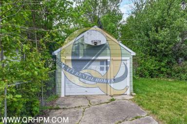 Main picture of 2544 Tyrone St