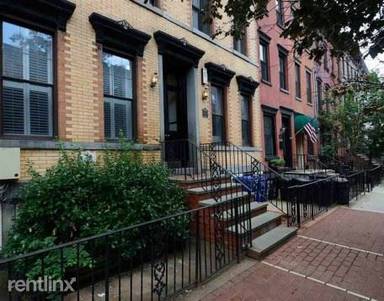 Main picture of 919 Park Ave