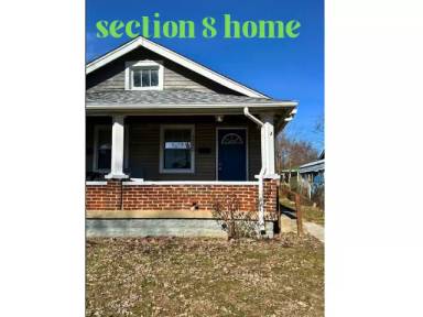 Main picture of 3540 E Vermont St