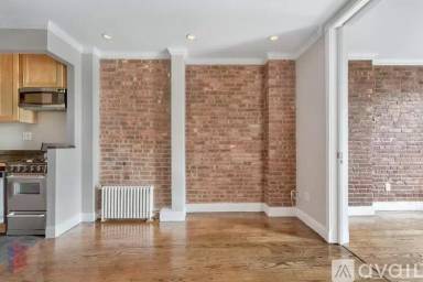 Main picture of 697 10th Ave