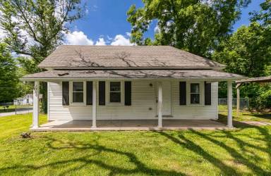 Main picture of 2500 N Summit Ave