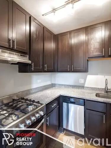Main picture of 4737 N Hermitage Ave