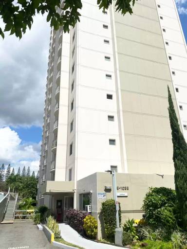 Main picture of Pearlridge Gardens & Tower
