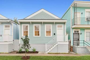 Main picture of 2505 Delachaise St