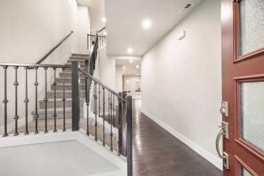 Main picture of 8 176th Pl SW