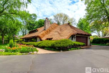 Main picture of 271 Longacres Ln