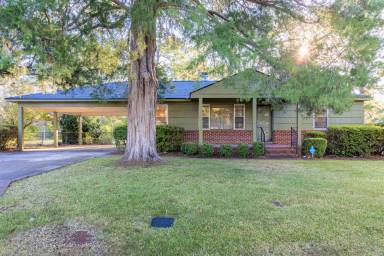 Main picture of 1902 Groveland Rd
