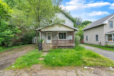Main picture of 129 Hollis St