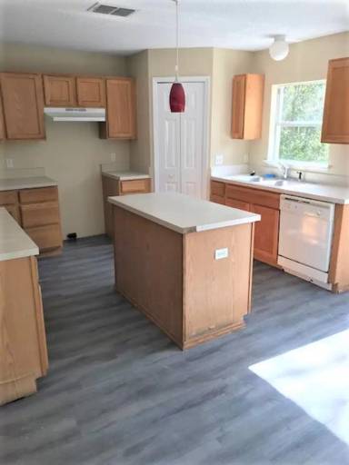 Main picture of 7460 Landmark Dr