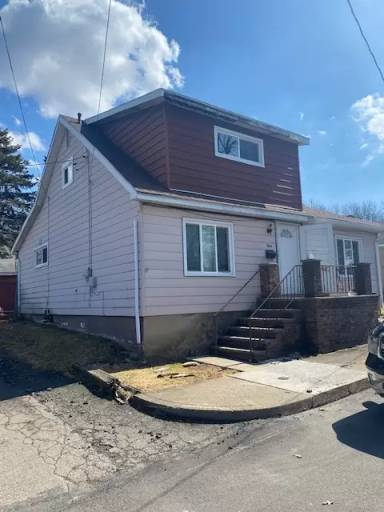Main picture of 113 W Blaine St