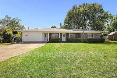 Main picture of 203 Gilbert St