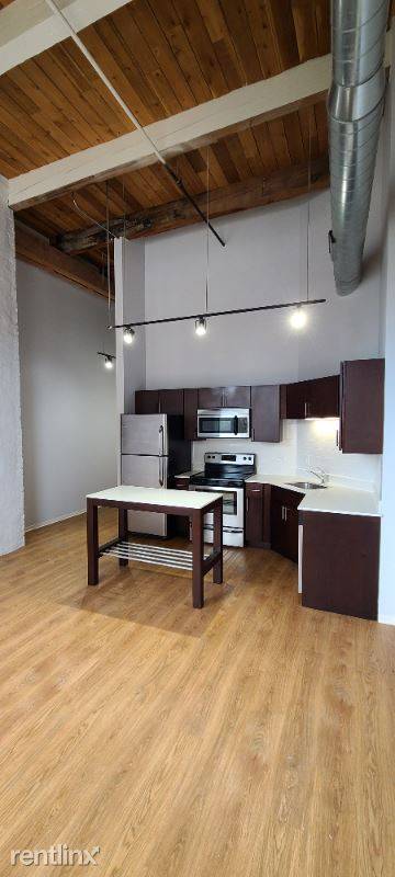 Main picture of 125 E 21st St