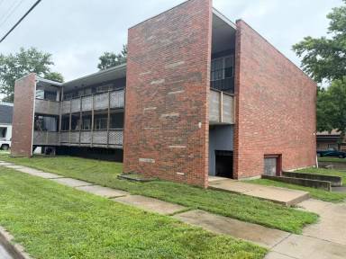 Main picture of 301 W Scarritt St