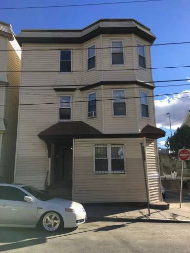 Main picture of 28 Charles St
