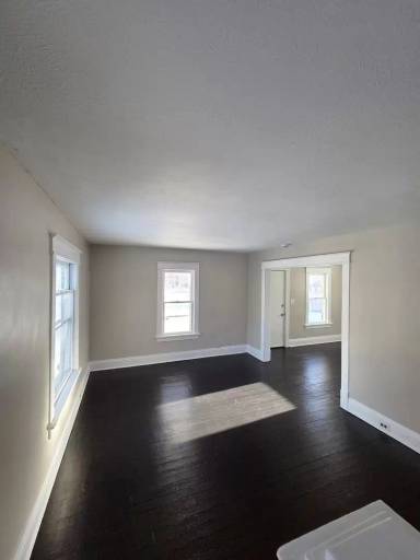 Main picture of 293 Mason Ave