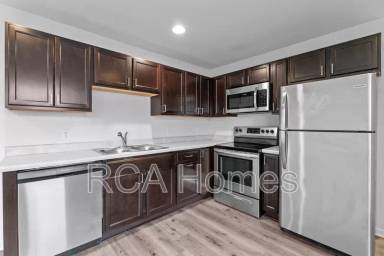 Main picture of 1306 Woodlawn Ave