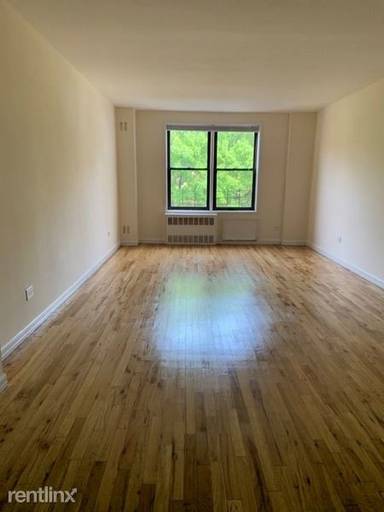 Main picture of 4415 Kissena Blvd