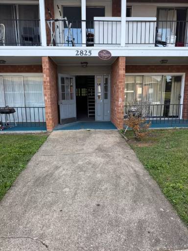 Main picture of 2825 N Ohenry Blvd