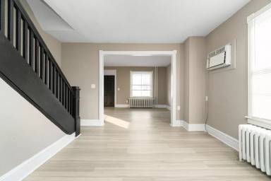 Main picture of 458 Main St