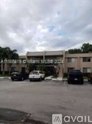 Main picture of 380 Racquet Club Rd