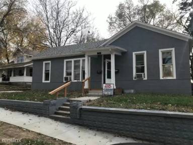 Main picture of 323 Lawton Ter