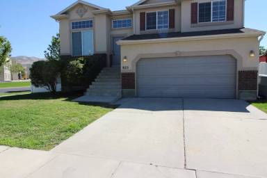 Main picture of 823 Cambridge Dr