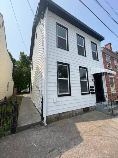 Main picture of 38 E Penn St