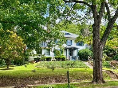 Main picture of 105 Edwin Pl