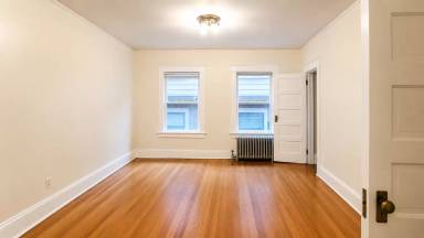 Main picture of 730 SW Saint Clair Ave