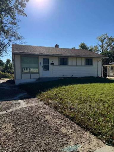 Main picture of 240 McAlpine Dr