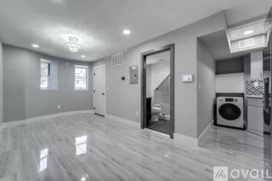 Main picture of Columbia Ave