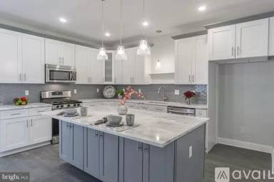Main picture of 4354 Mitchell St