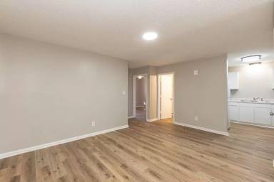 Main picture of 10 Cates Ave