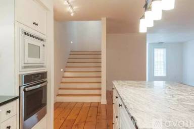 Main picture of 72 Main St