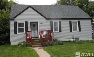 Main picture of 1835 Newton St