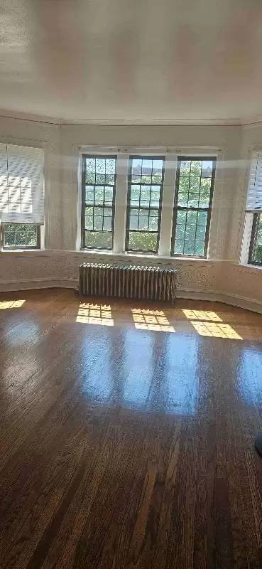 Main picture of 8119 S Vernon Ave