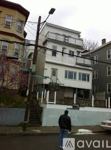 Main picture of 1148 Bennington St