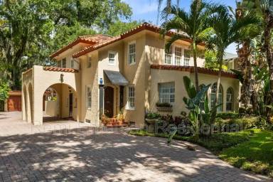 Main picture of 732 Edgewater Dr