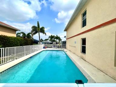 Main picture of 909 SW 47th Ter