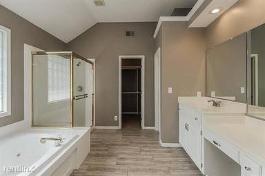 Main picture of 11209 W 141st St